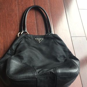 Prada shoulder bag (Authentic)